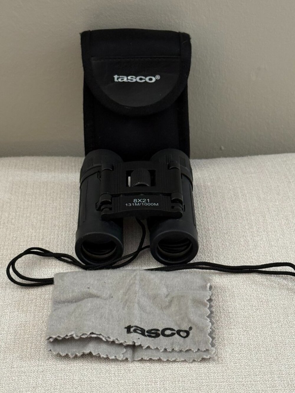 Tasco Binoculars Compact 8 x 21 with Case and Cleaning Cloth